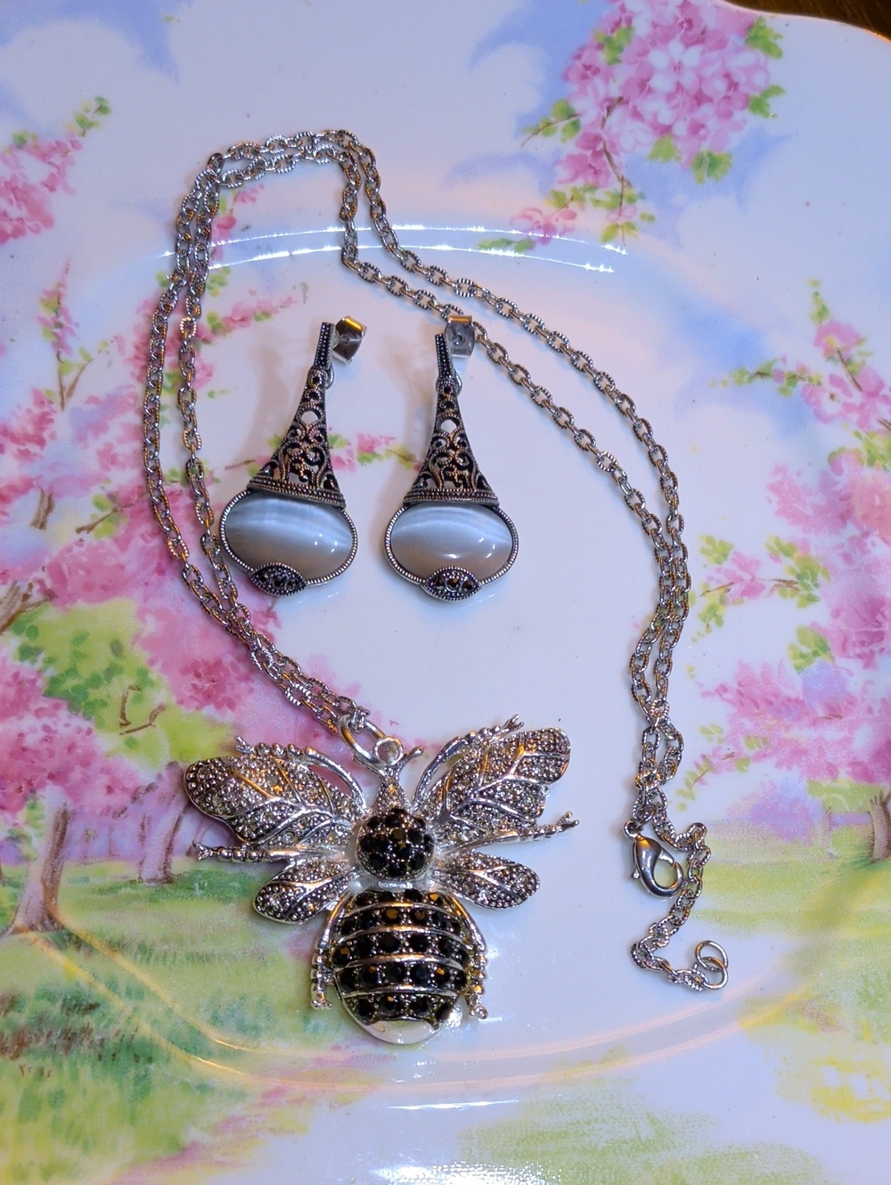 Sparkling Black And Clear Crystals Bee Pendant Necklace + Earrings Bundle